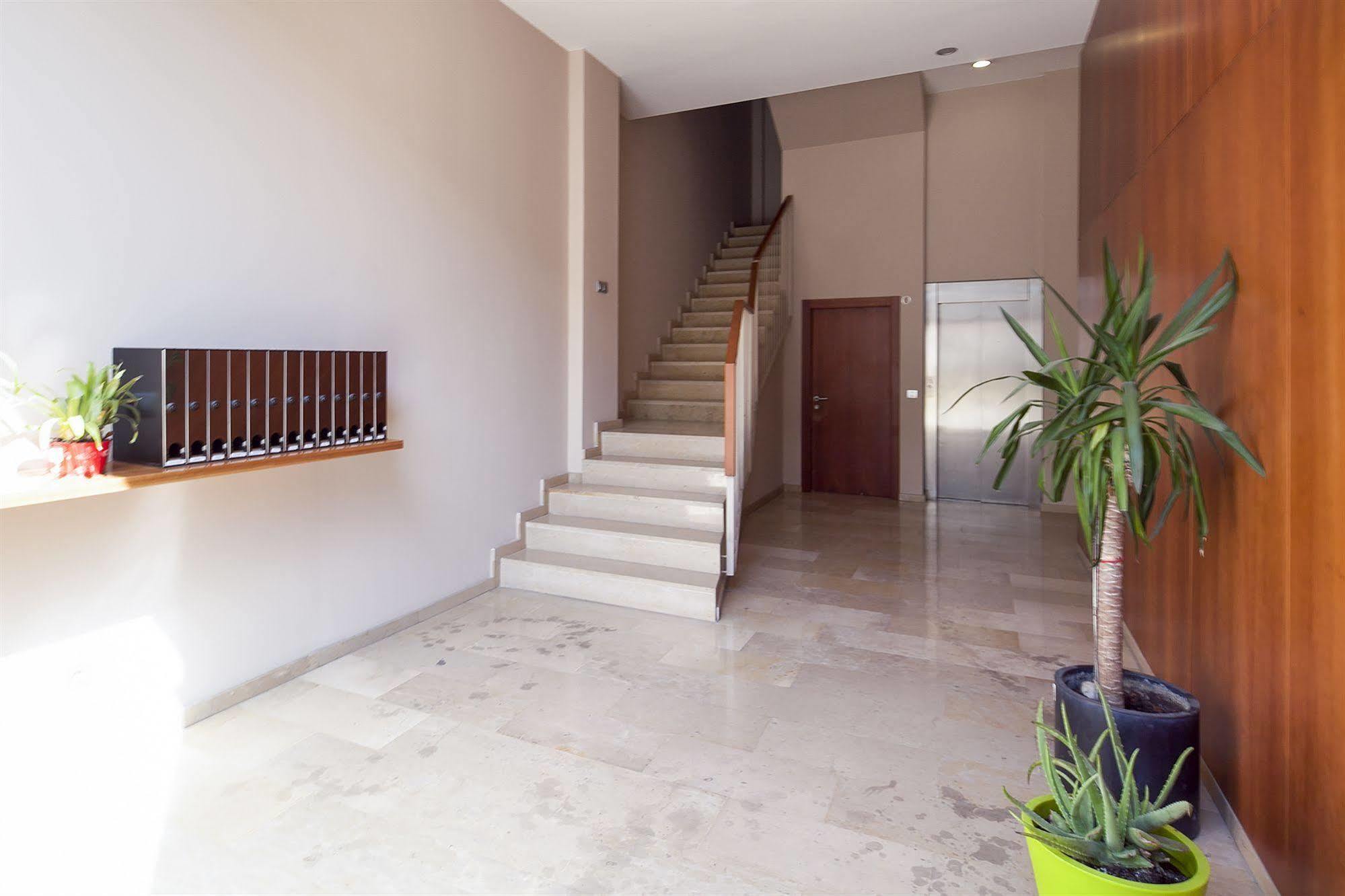Inside Barcelona Apartments Mercat Exterior foto